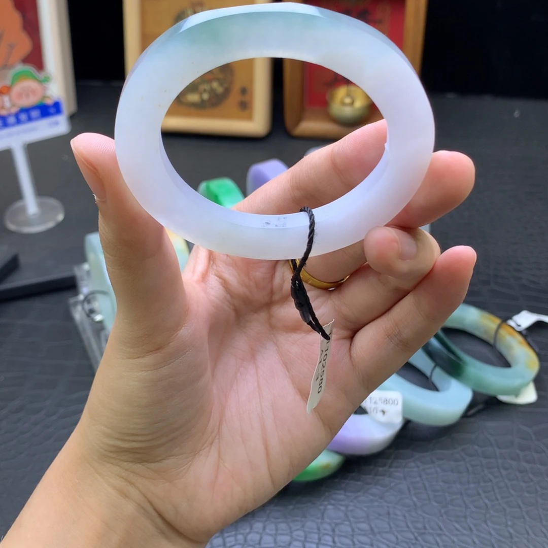 定制翡翠未镶嵌翡翠手镯