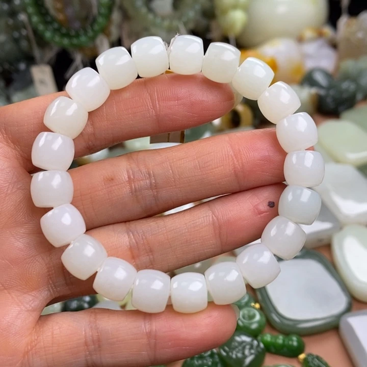 和田玉未镶嵌颈饰予