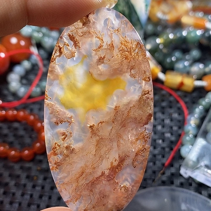 用***8玛瑙/玉髓未镶嵌颈饰