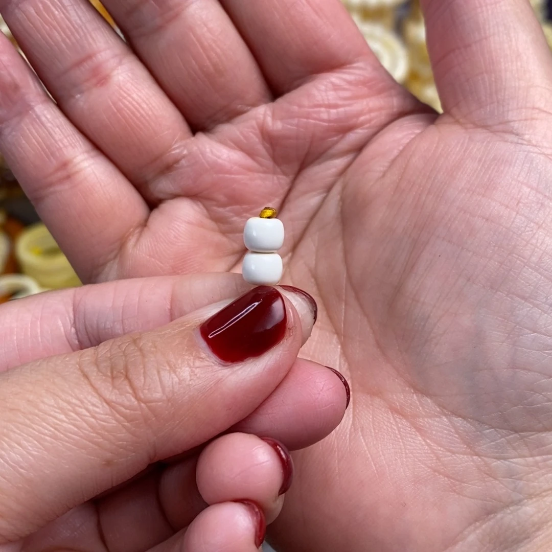 琥珀裸石未镶嵌漆瓷白老型对珠6.2×5.2