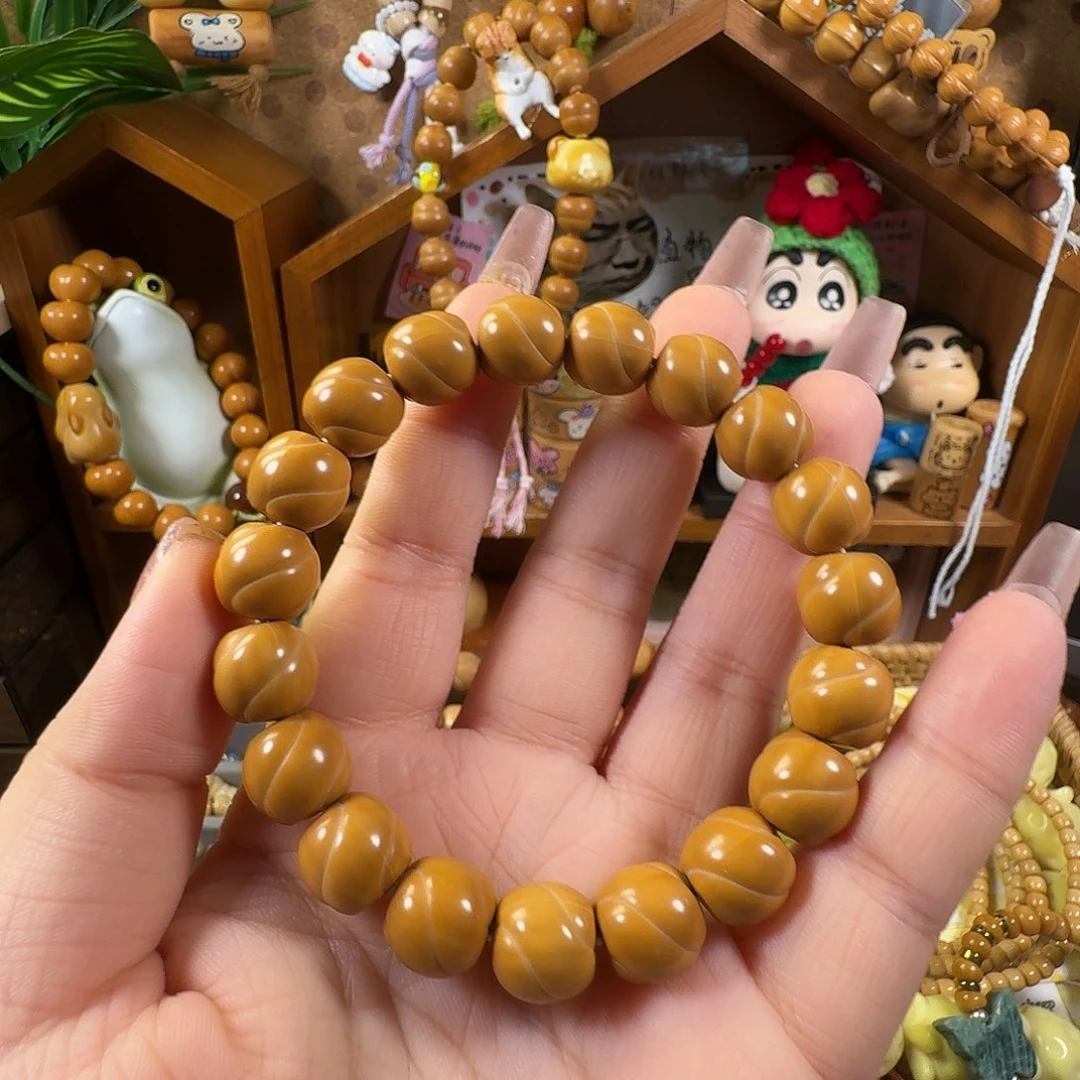 猴头核桃吊坠卷卷面包