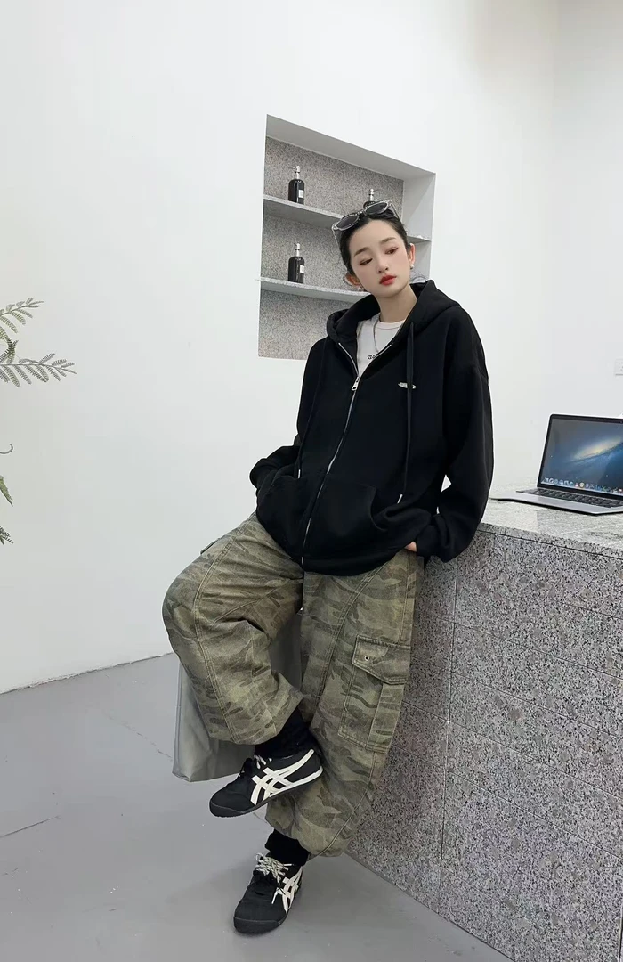 秋冬外套加绒加厚休闲卫衣，修身连帽外套