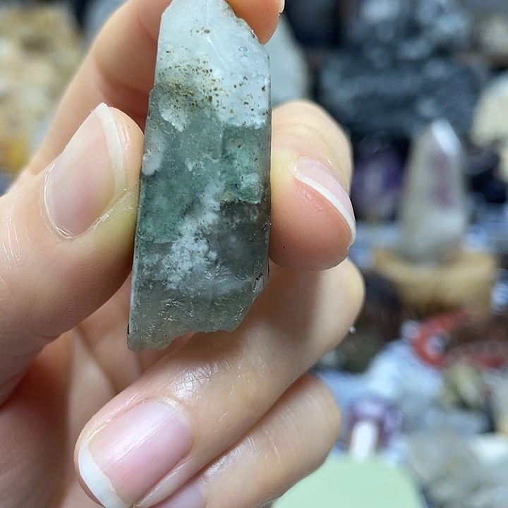 水晶柱未镶嵌水晶以****）