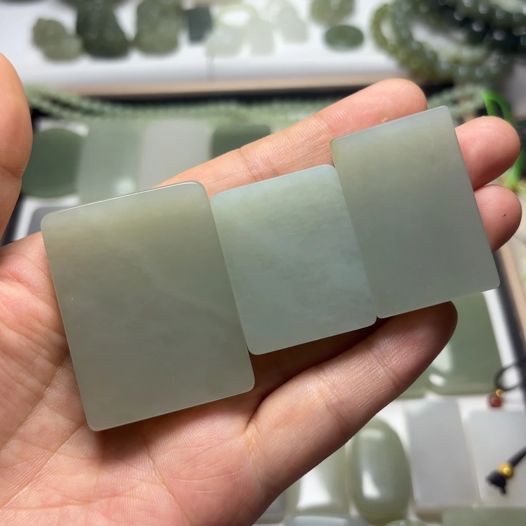 木***杨和田玉未镶嵌颈饰