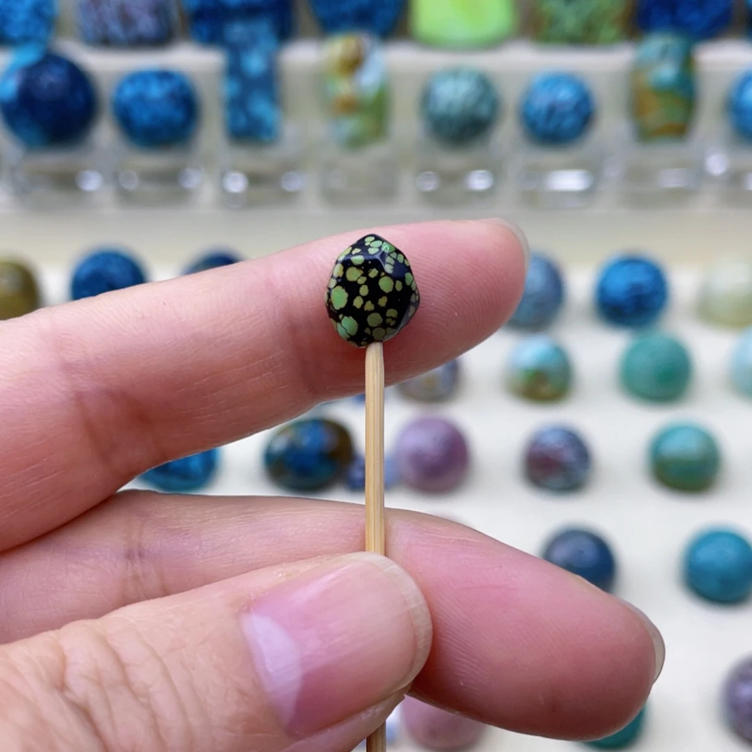 未镶嵌绿松石颈饰