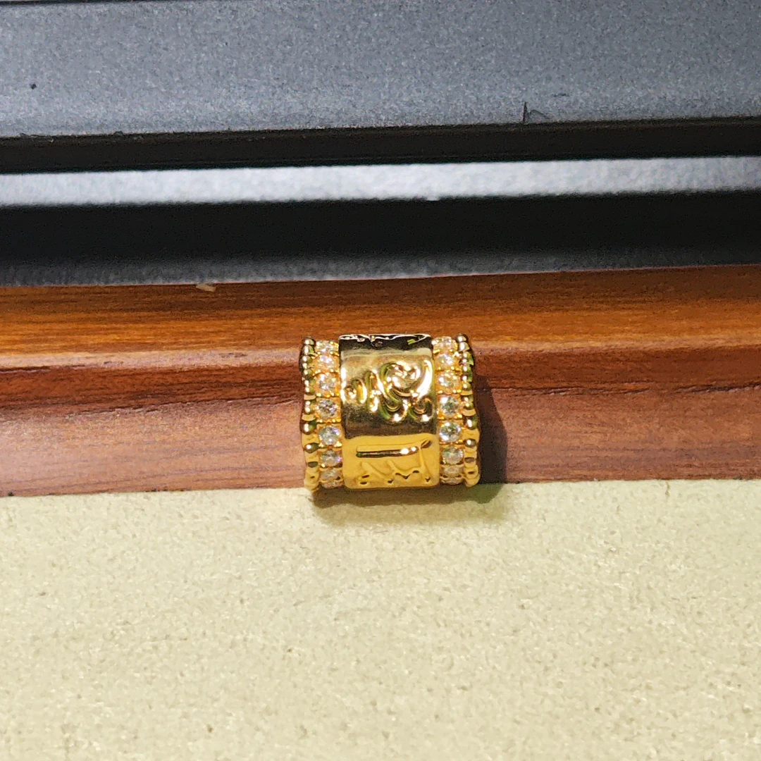 足金999镶爆闪厚金版六字真言桶珠红色隔珠配饰