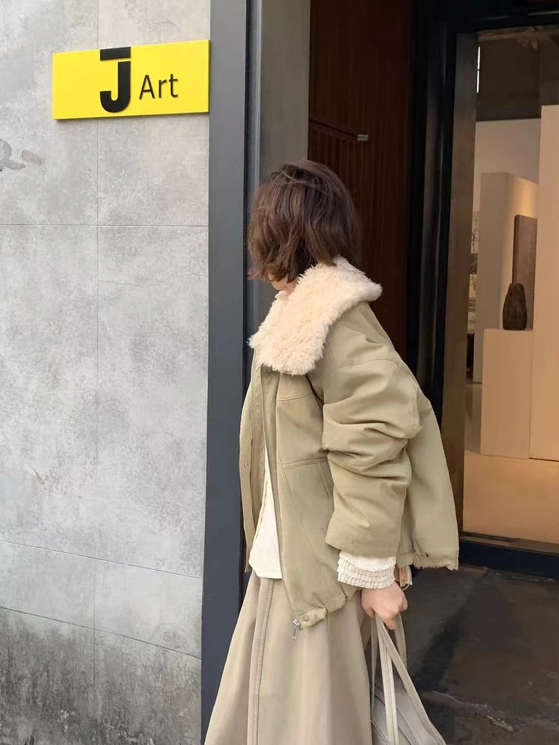 Y90区8831卡其色连帽时尚翻领设计师短款女士短外套棉服