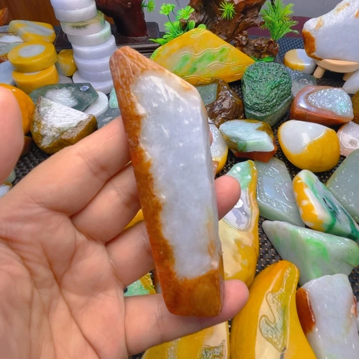 翡翠挂件未镶嵌翡翠