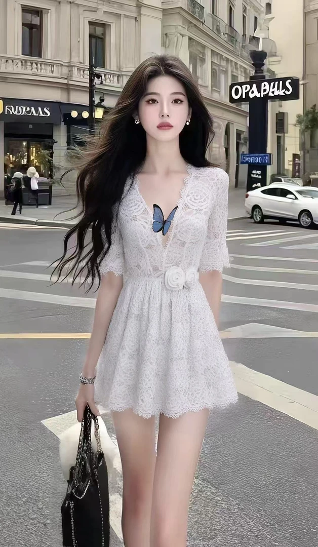 轻奢时尚高端大气轻熟知性风白色蕾丝V领短袖收腰设计感连衣裙女