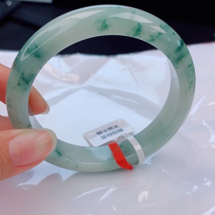 暖***的翡翠未镶嵌手镯61圈