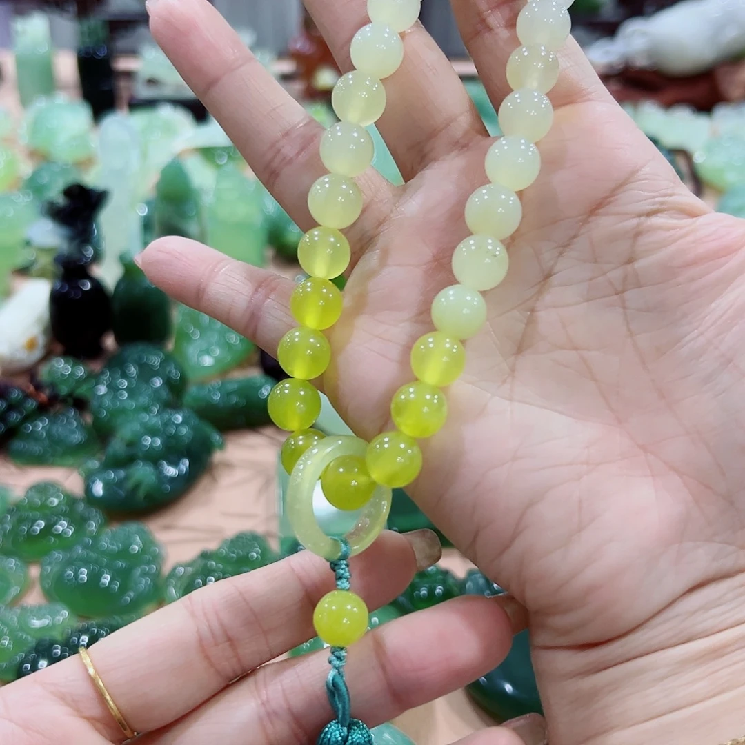 蛇纹石玉未镶嵌手持