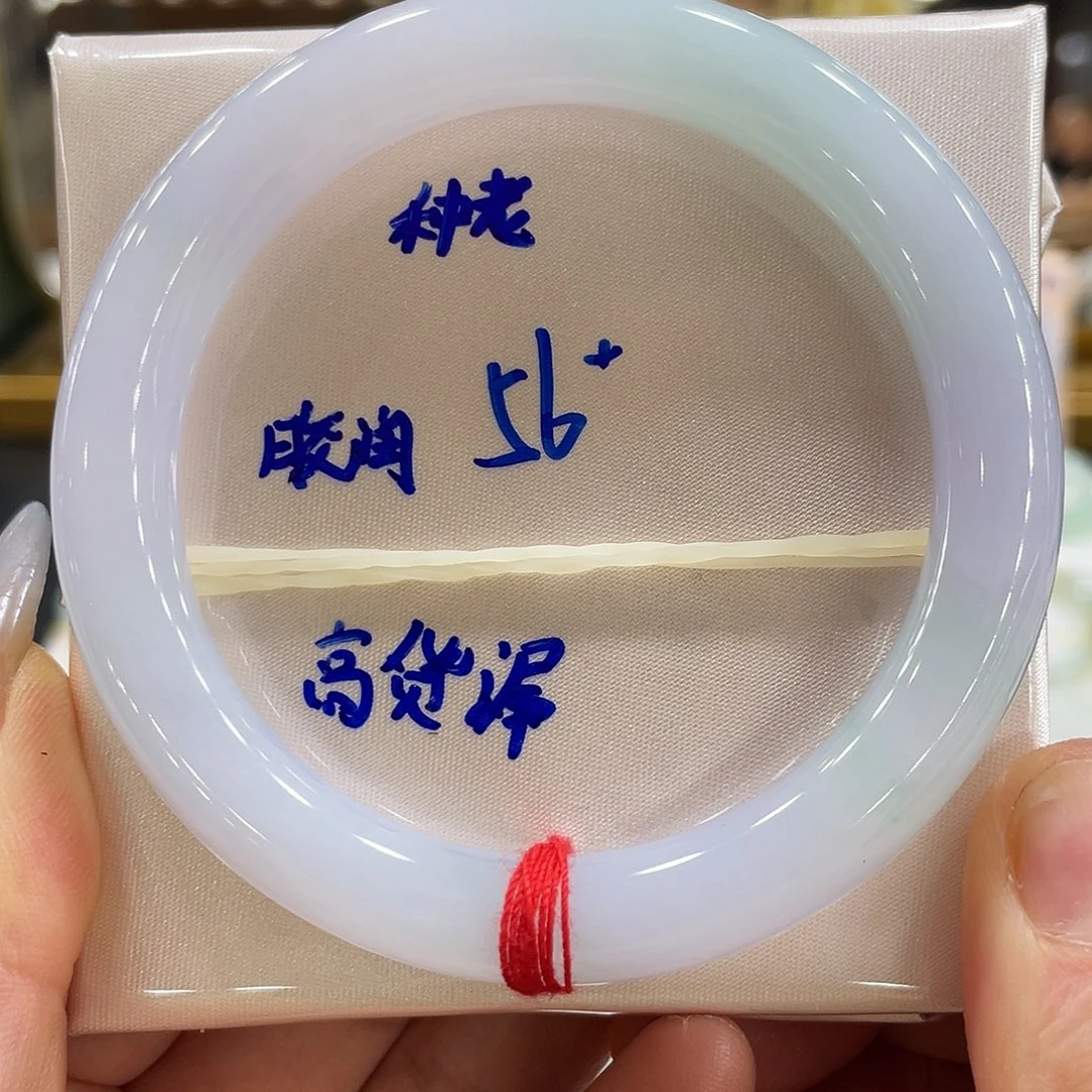 翡翠手镯未镶嵌翡翠手镯