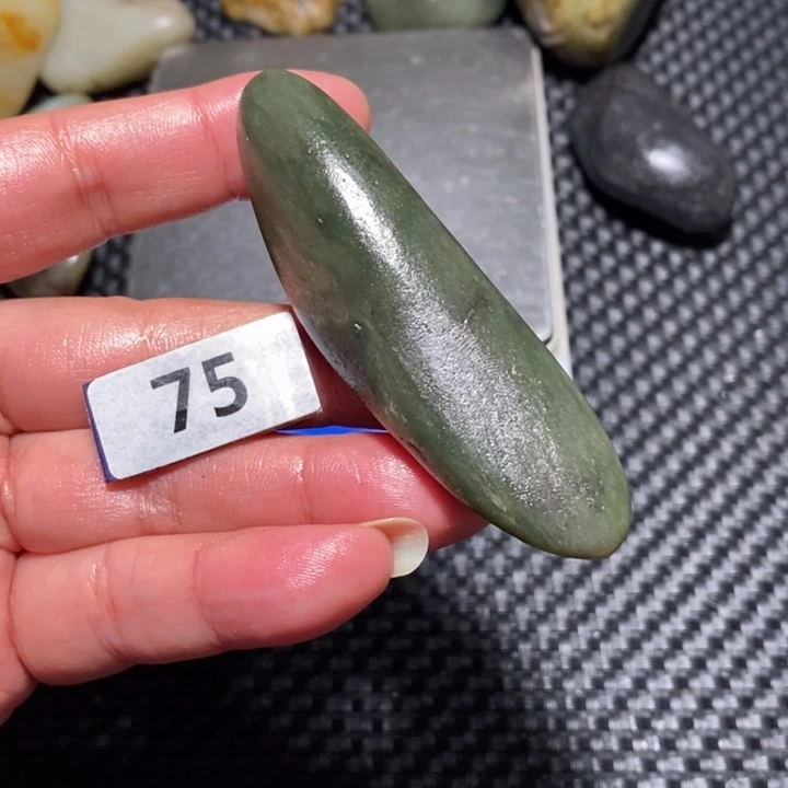 和***石和田玉未镶嵌挂件