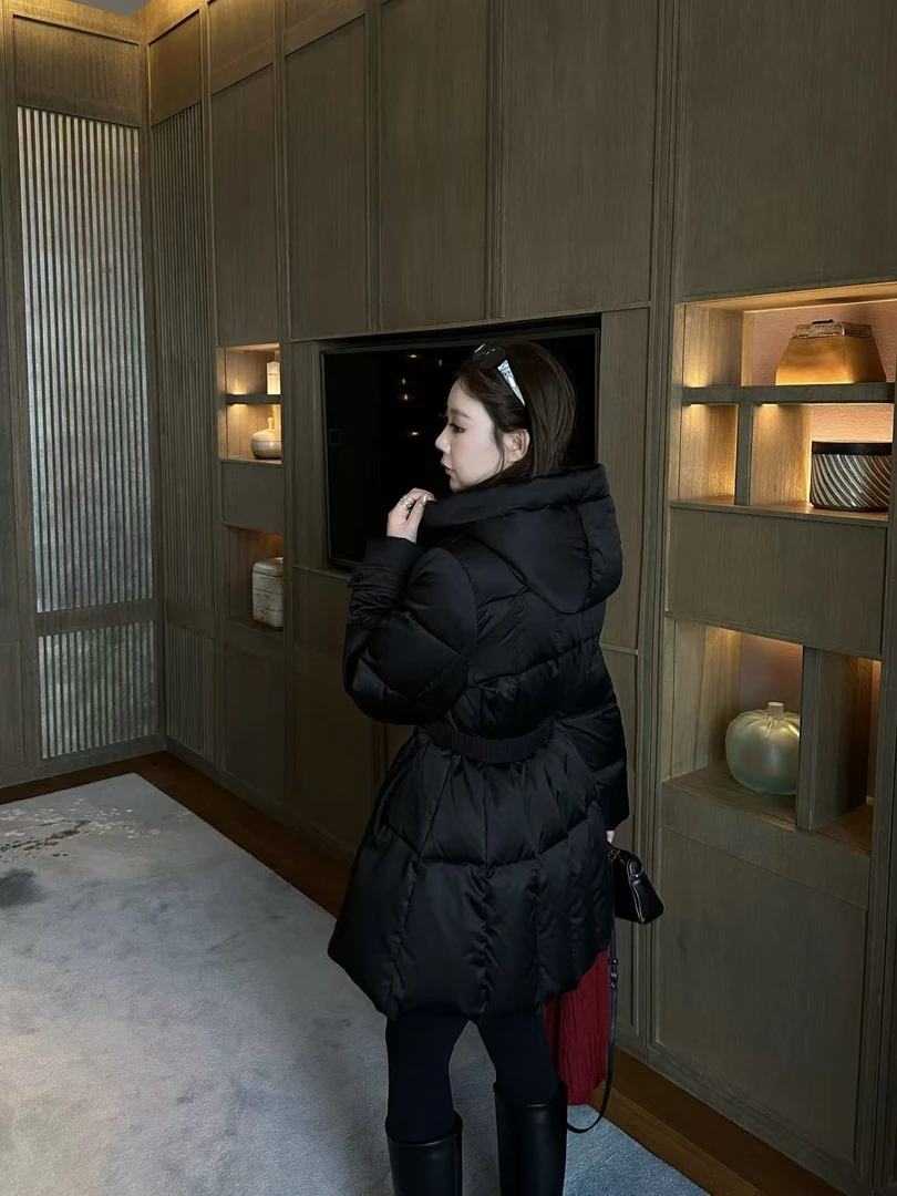 琪琪怪怪大码女装【营造冬日】小蛮腰连帽保暖收腰羽绒服C38154QD