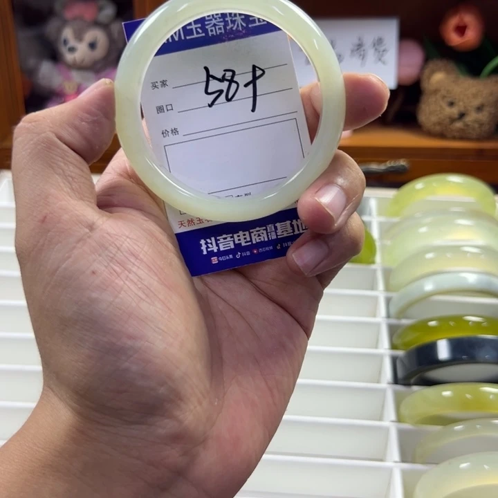 蛇纹石玉未镶嵌手镯485