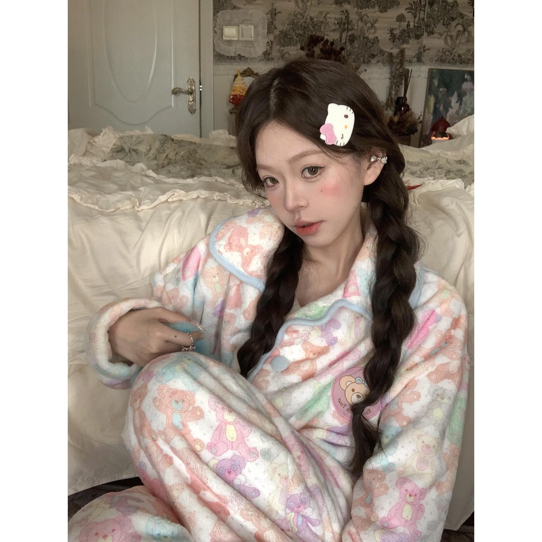 可爱彩色小熊法兰绒保暖睡衣女秋冬新款长袖长裤家居服套装可外穿
