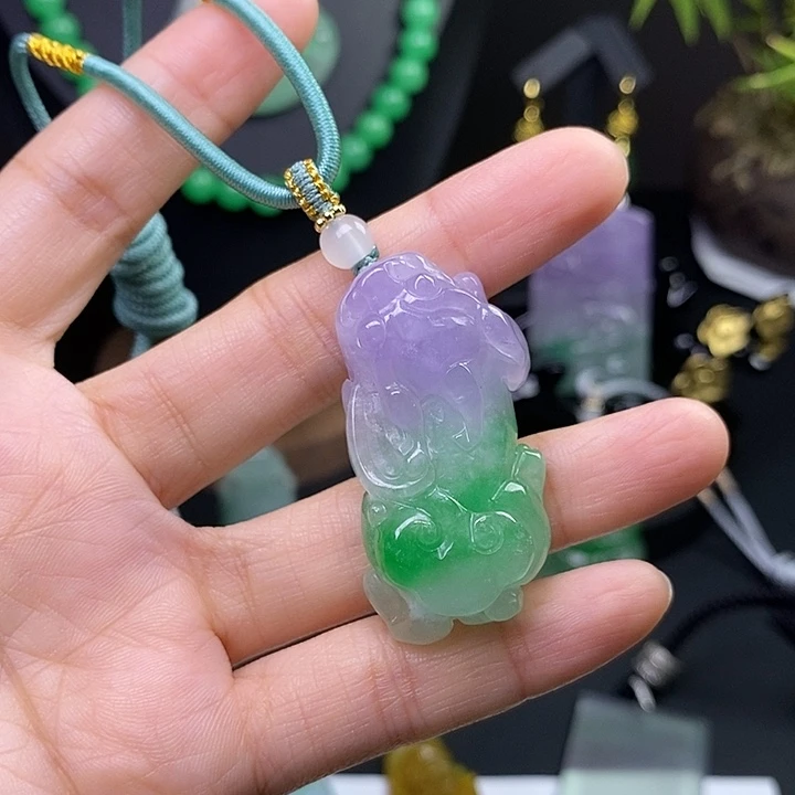 翡翠未镶嵌吊坠(赠链)