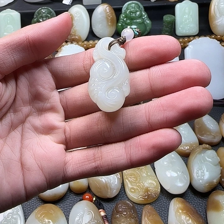 和田玉未镶嵌颈饰