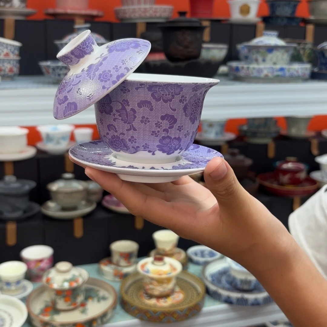 悬停车辆在停盘的高端