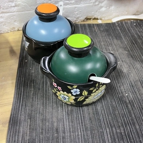 微瑕，不明火，口径10厘米，高度5，2套调料罐