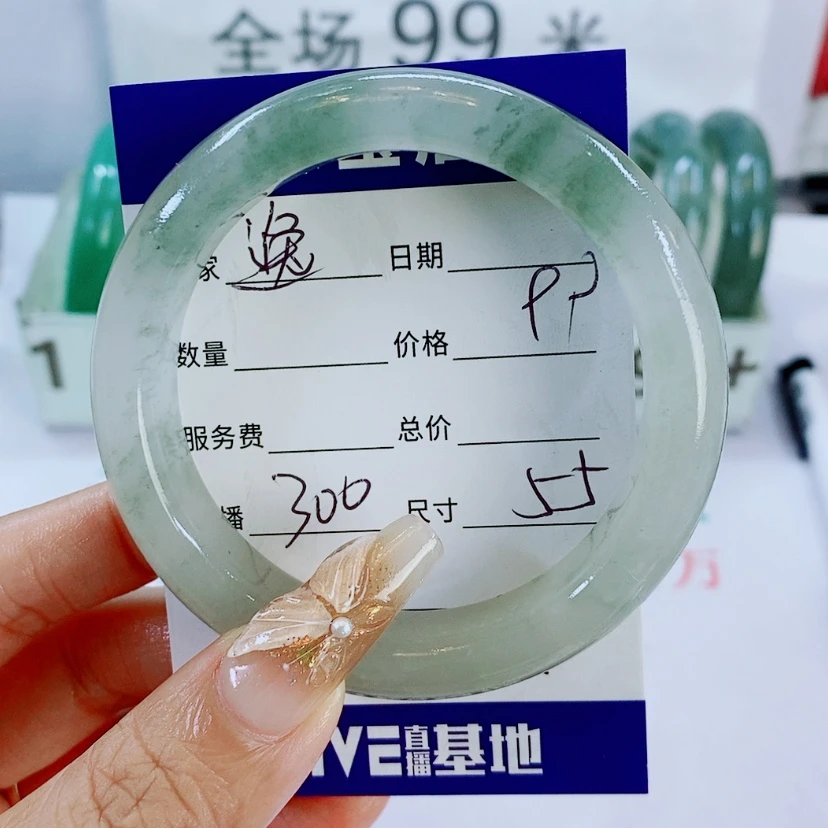 【闪购商品】石英质玉手镯未镶嵌逸300