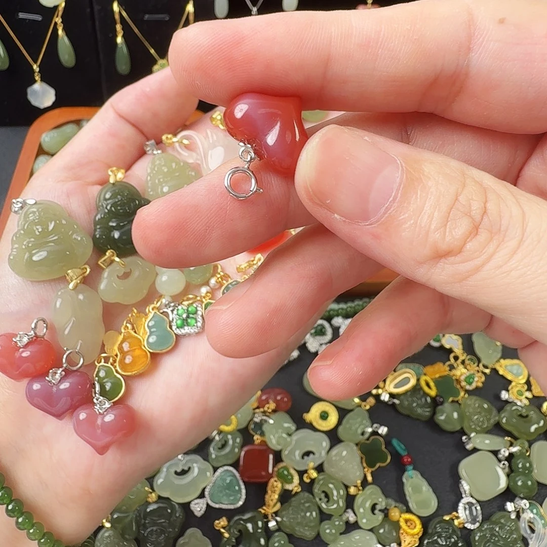 玫***忙和田玉（糖玉）未镶嵌颈饰