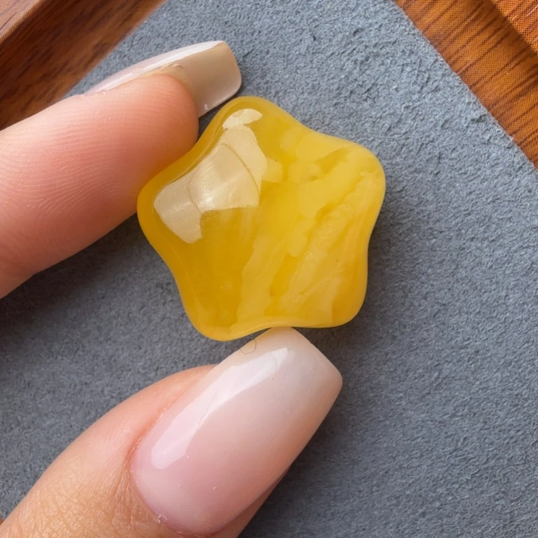 未镶嵌琥珀裸石4.33克