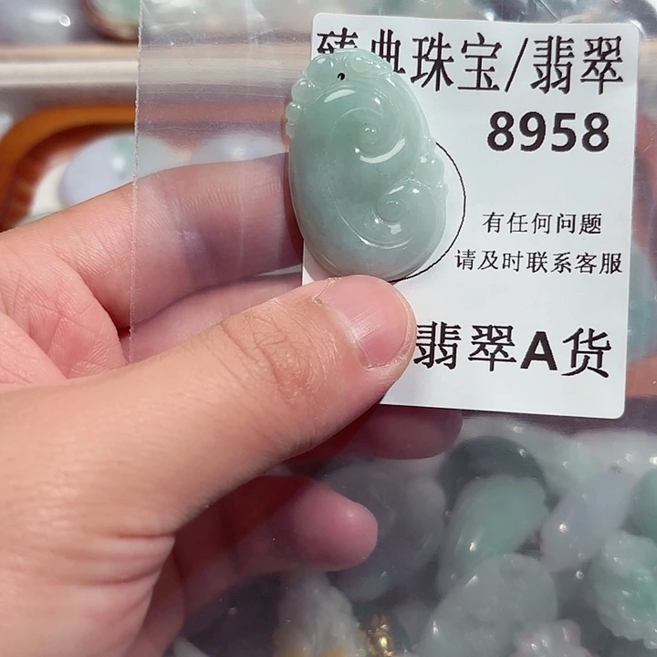 翡翠颈饰未镶嵌8958。