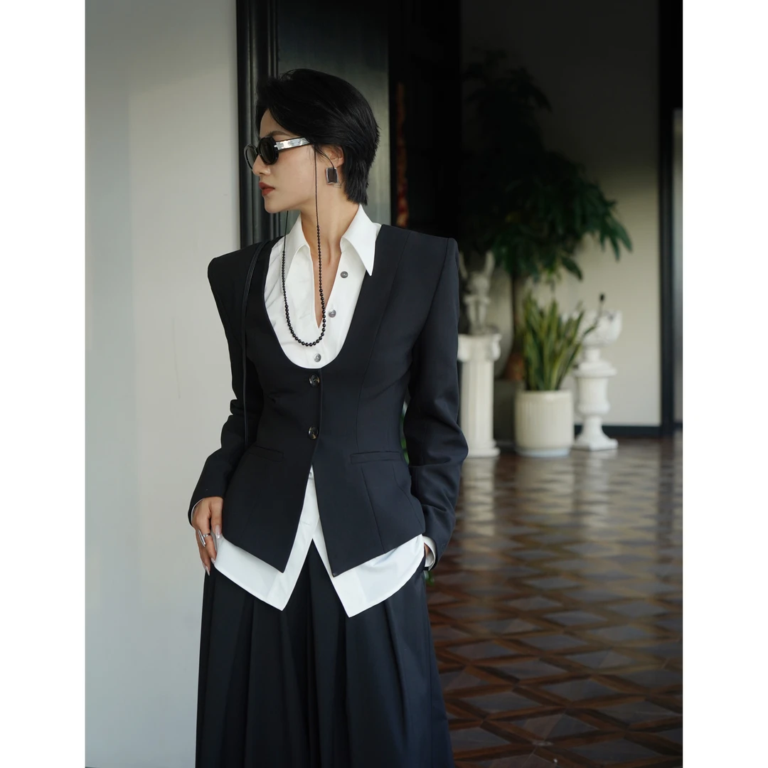 【玉骨】风度翩翩 2024秋季新品立体裁剪收腰u型领意式西装女
