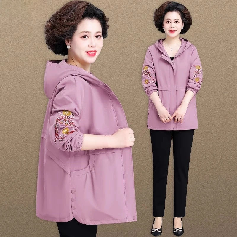 中年妈妈春季洋气外套刺绣上衣中老年女春秋装风衣中长款大码夹克