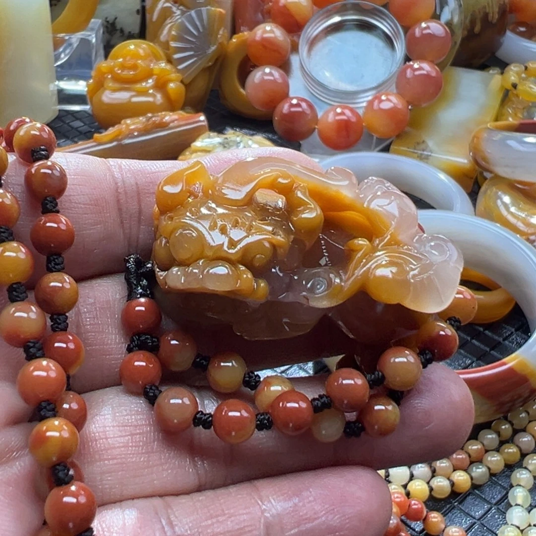 石英质玉未镶嵌颈饰