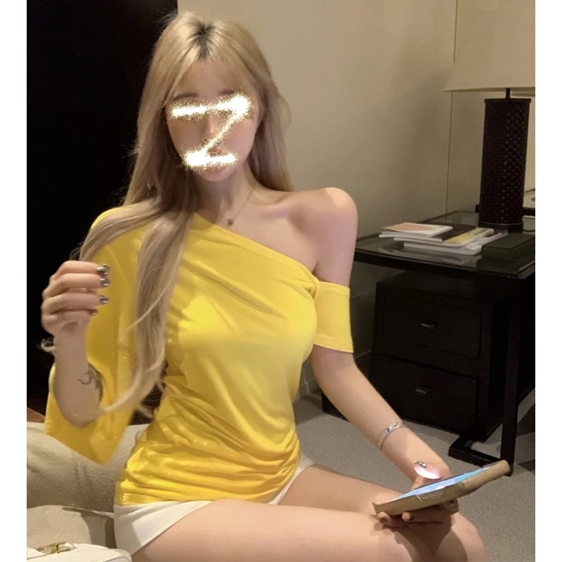 辣妹风性感黄色斜领露肩短袖T恤女夏季新款不规则修身显瘦小上衣