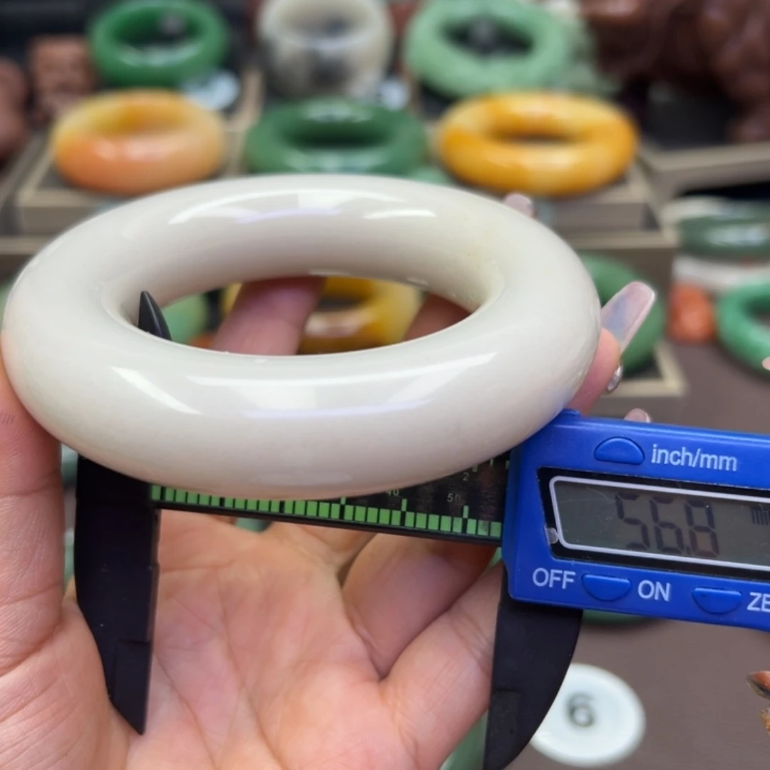 未镶嵌手镯石英岩玉