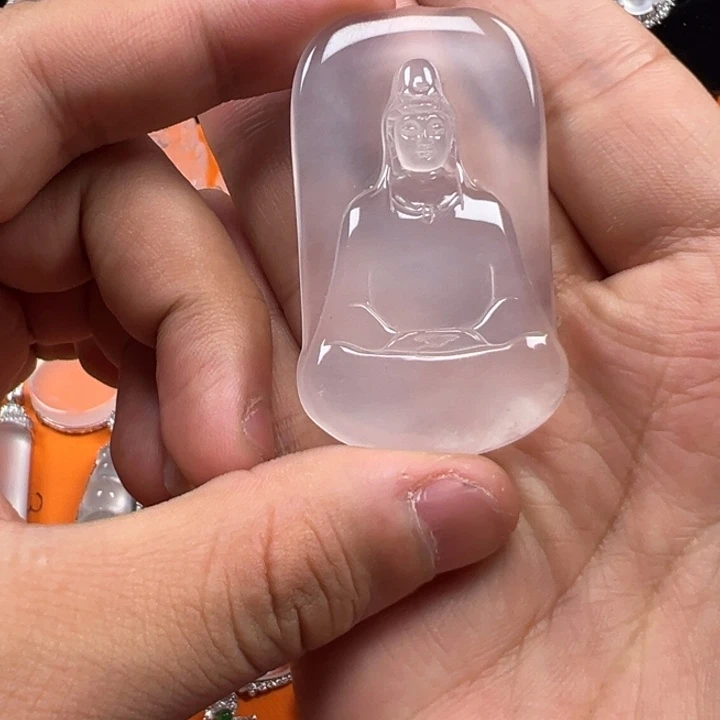 石英质玉未镶嵌颈饰观音