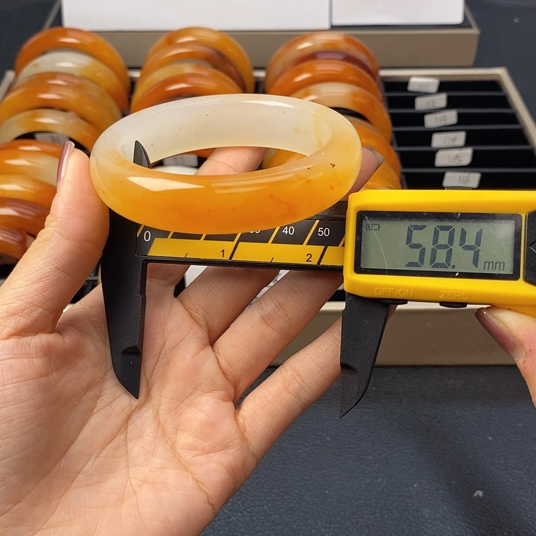 未镶嵌石英质玉（黄龙玉）手镯110号茄子山金沙老油红如血黄龙