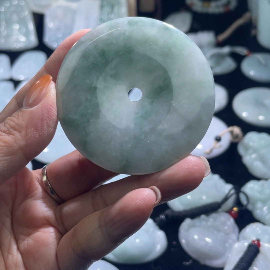 翡翠未镶嵌颈饰平安扣