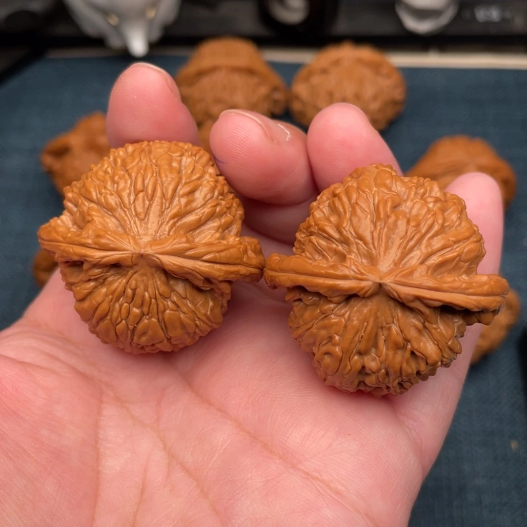 把件文玩核桃全品红皮白狮子41