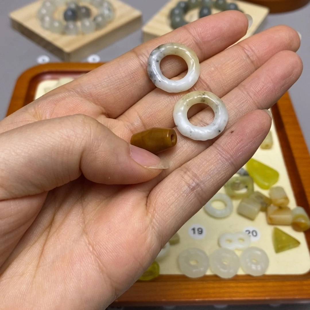 蛇纹石玉配饰合金咚*酱