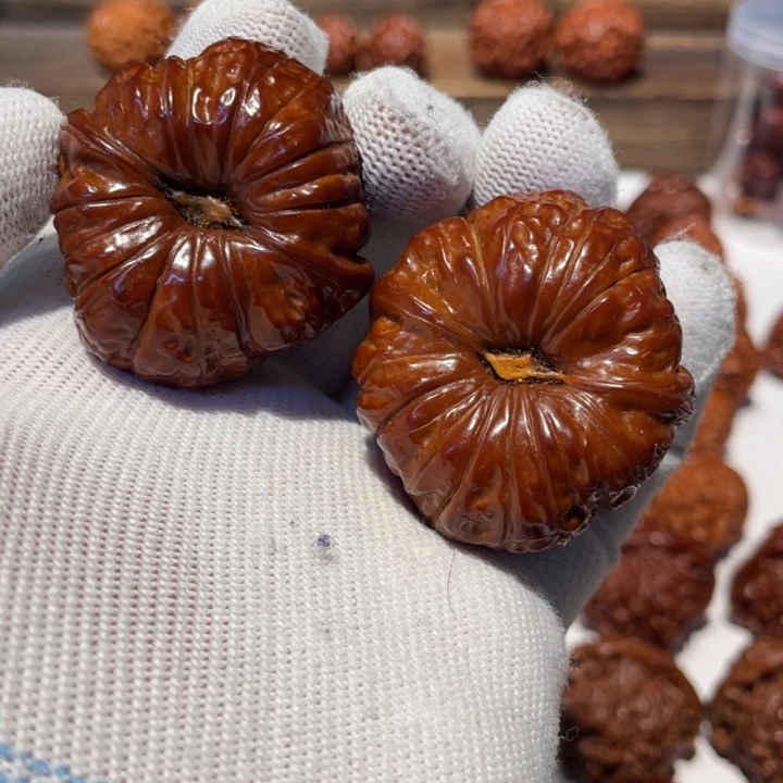 文玩核桃吊坠南瓜泛油42.06