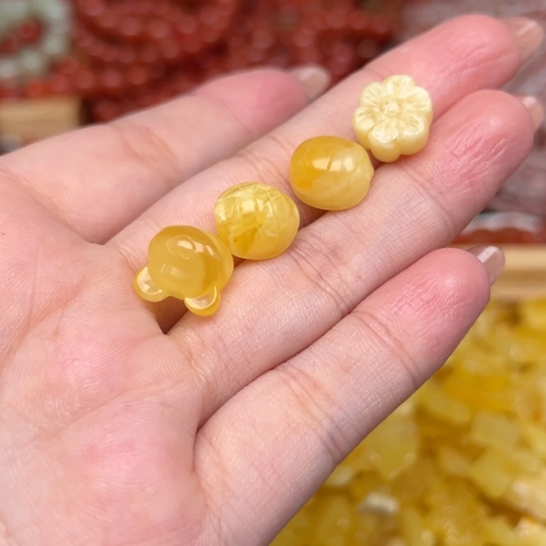 小***妞琥珀未镶嵌吊坠(不含链)多样性