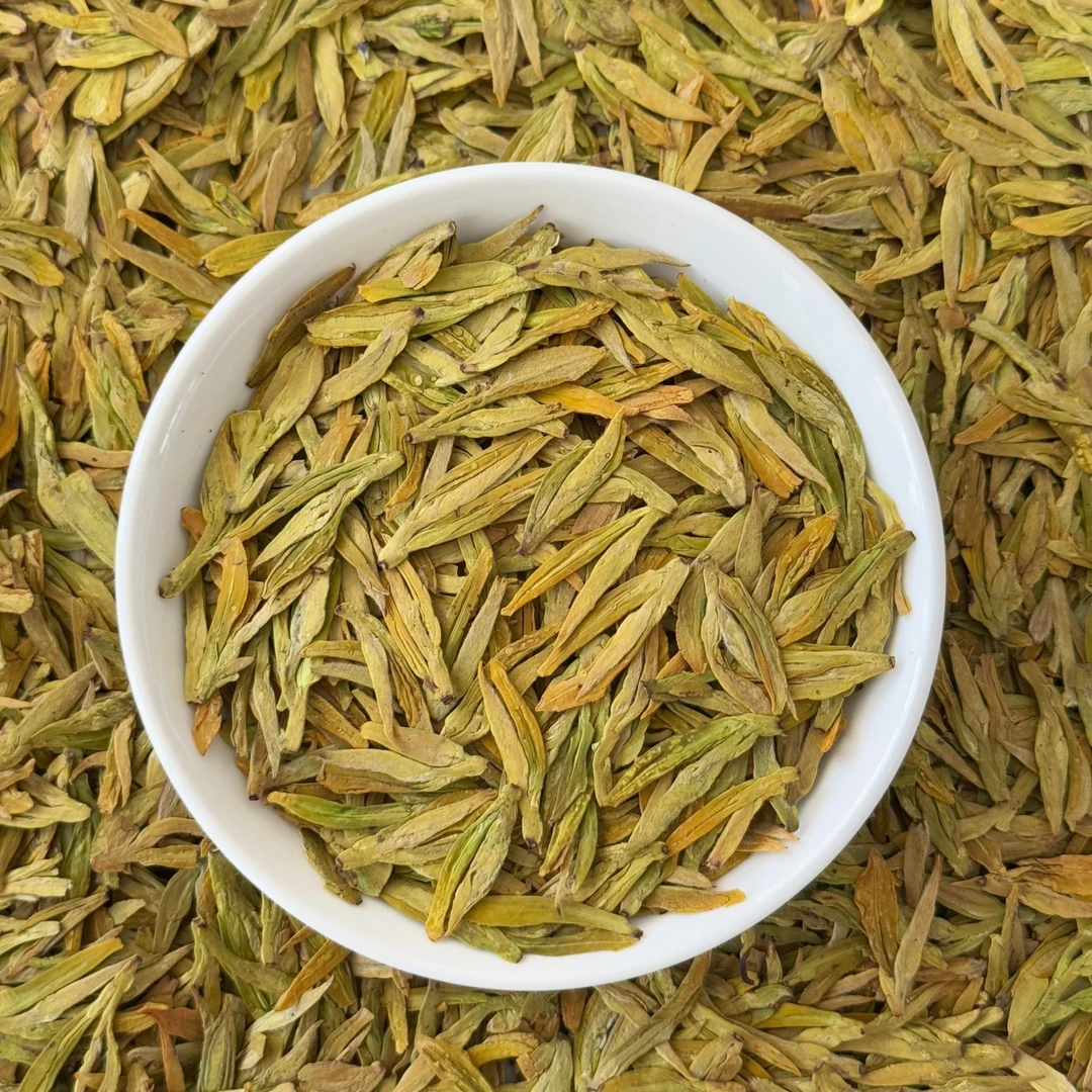 王大鹏 2025新茶龙型黄金芽绿茶开园头采浓豆香125克罐装