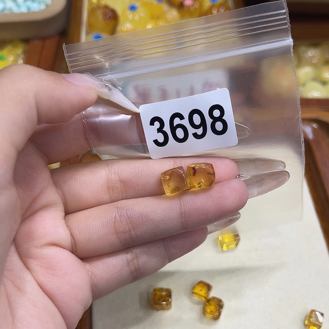 琥珀未镶嵌珠宝奇石