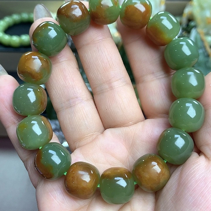 疯***娘手串未镶嵌透闪石质玉