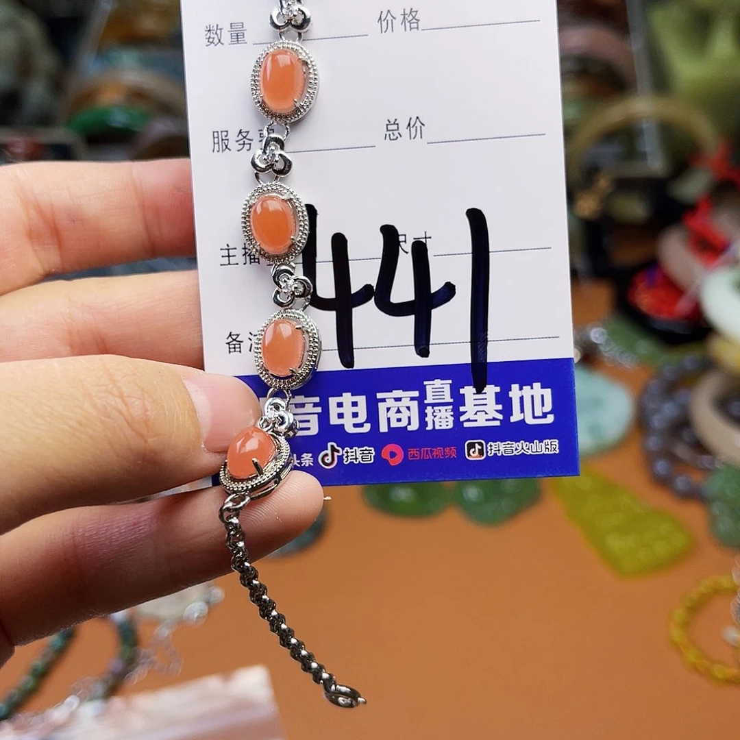 南红玛瑙颈饰未镶嵌