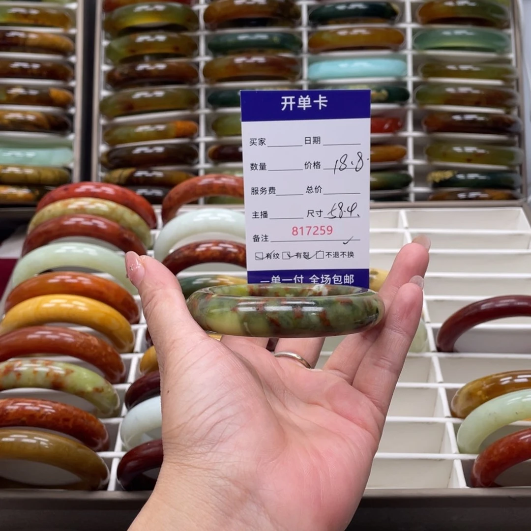 奔***！蛇纹石玉未镶嵌手镯