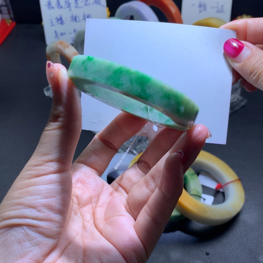 未镶嵌满色飘绿花定制翡翠