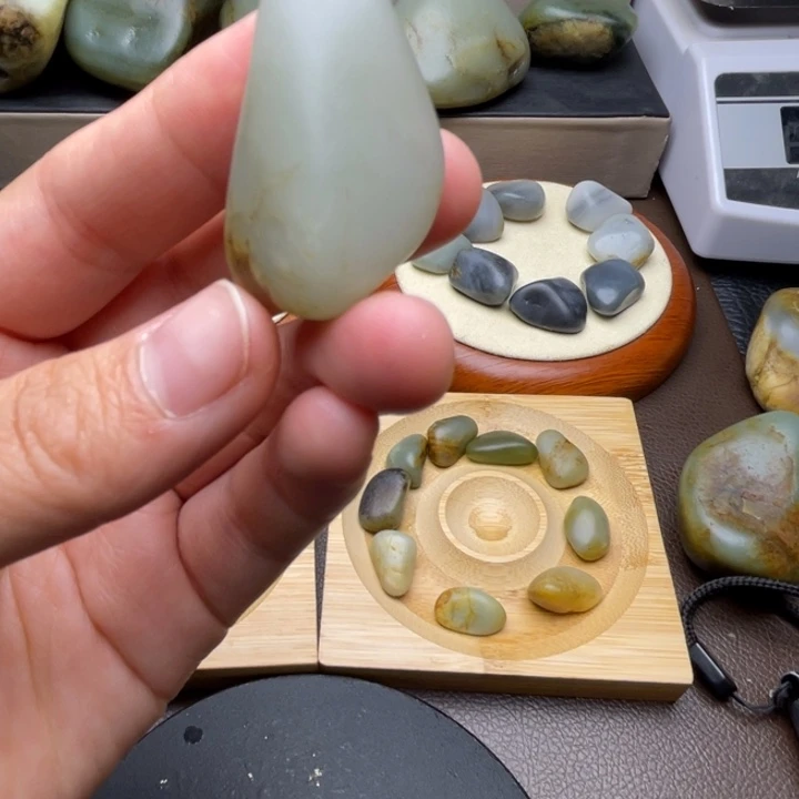 和田玉未镶嵌颈饰12
