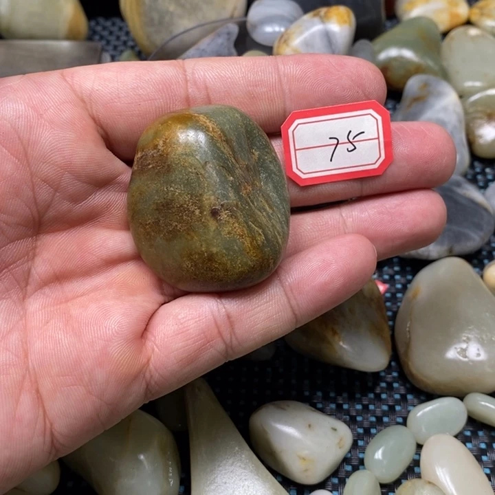 未镶嵌和田玉把件75