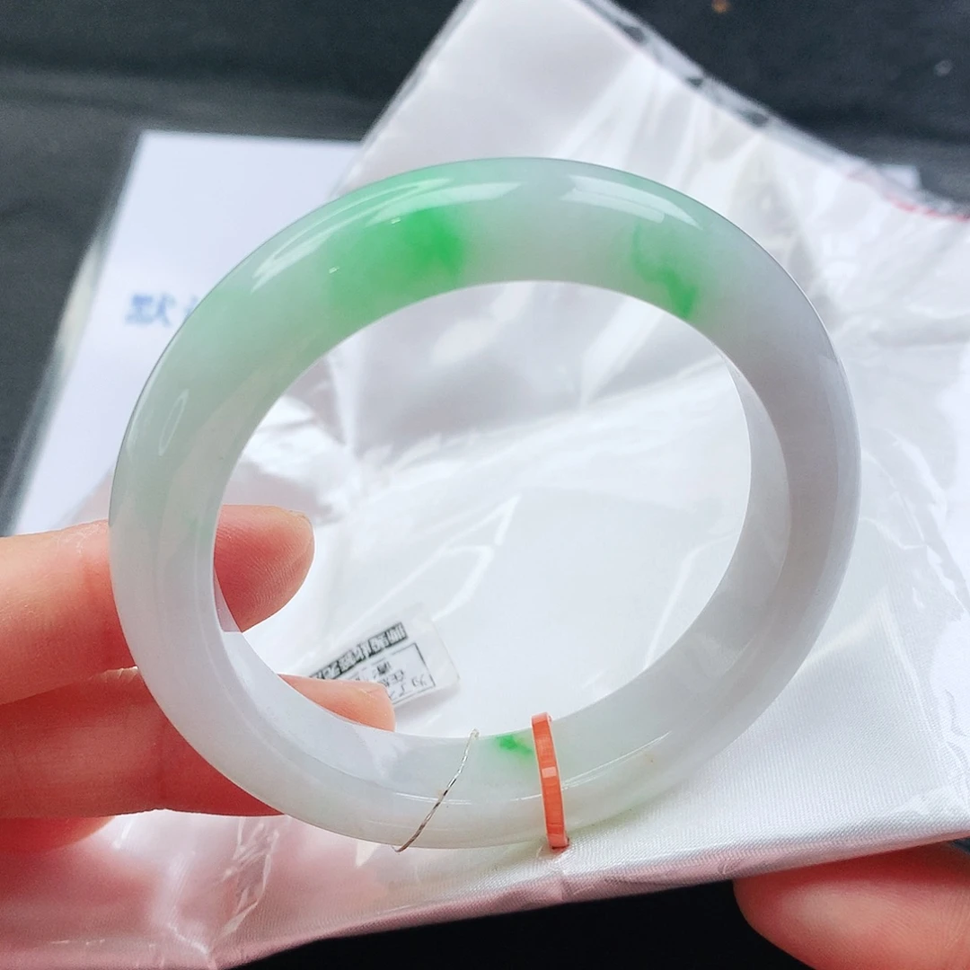 翡翠手镯未镶嵌天然翡翠手镯