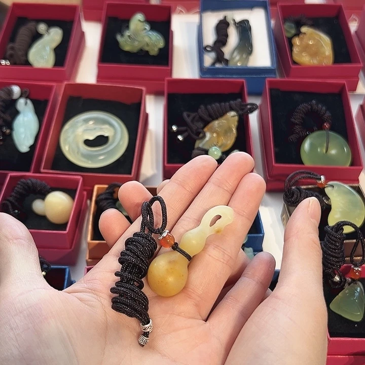 蛇纹石玉未镶嵌吊坠(赠链)